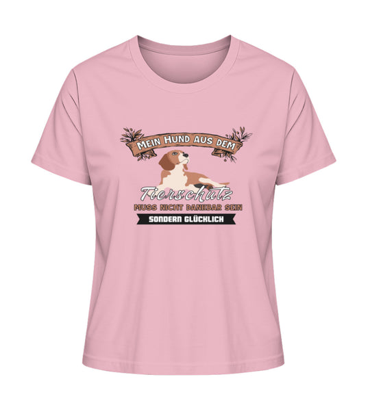 Dankbarkeit ist nicht genug – Zeige deine Haltung mit diesem rosa Bio-Baumwoll T-Shirt, das den Spruch - Mein Hund aus dem Tierschutz muss nicht dankbar, sondern glücklich sein trägt. Tierschutz mit einer klaren Botschaft