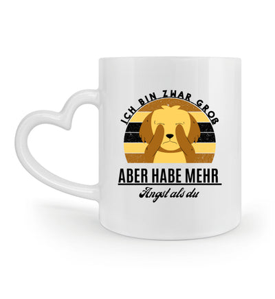 Ich bin zwar groß aber habe mehr Angst als du Tasse mit Herzhenkel in weiß