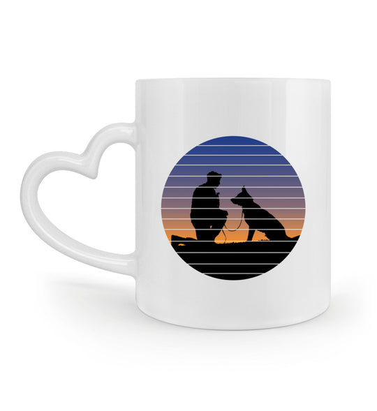 Weiße Herzhenkel Tasse (300 ml) mit Hundeliebe-Design für Männer – Ein ideales Geschenk für Hundefreunde. Henkel links.